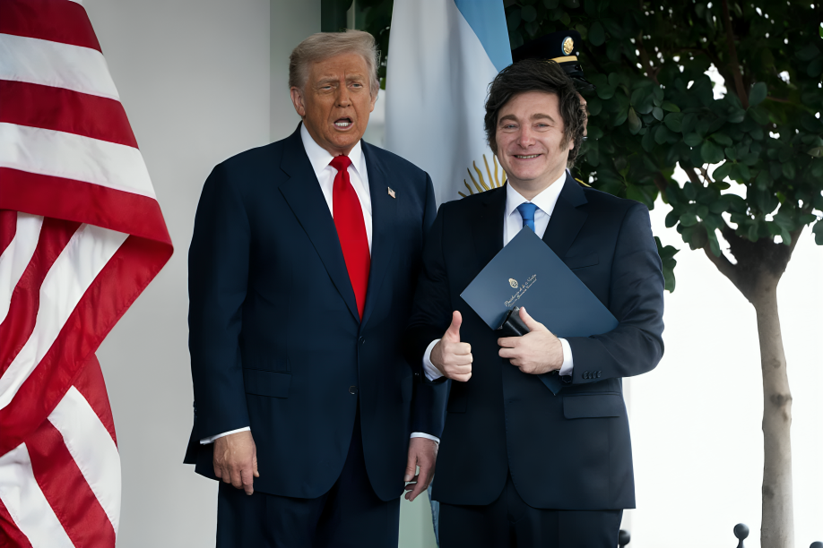 Milei llega a EEUU tras arrasar en elecciones y con apoyo de Trump