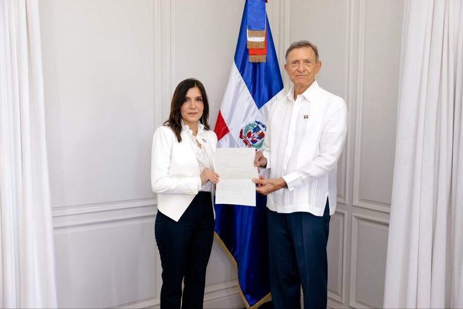Embajadora de EEUU presenta credenciales en RD; Canciller Roberto Álvarez las recibe