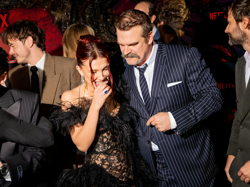 Reencuentro de Millie Brown y David Harbour tras polémica en Stranger Things