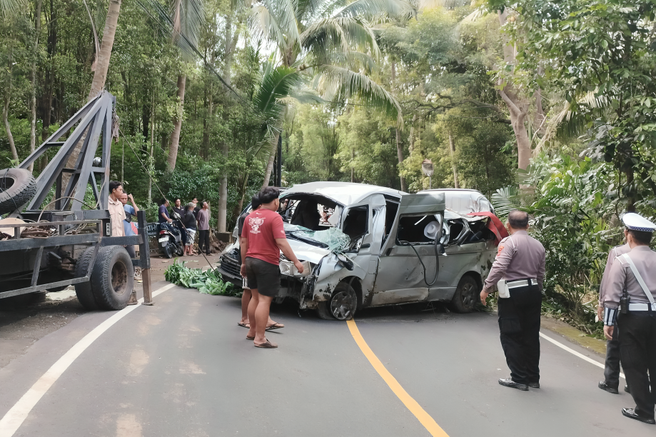 Tragedia en Bali: Mueren 5 turistas chinos en brutal accidente