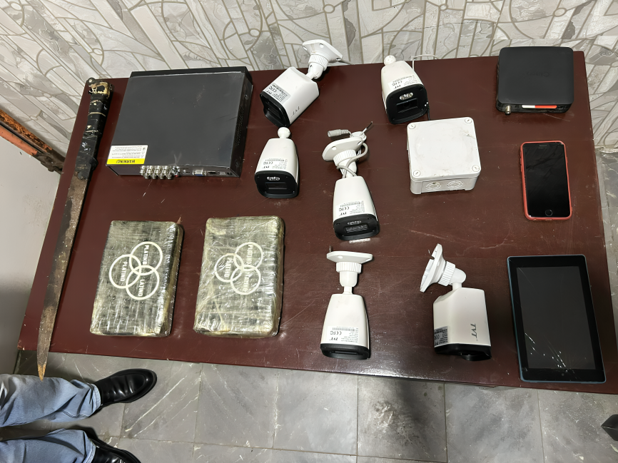 Golpe al narcotráfico: Policía encuentra dos paquetes de cocaína en San Juan