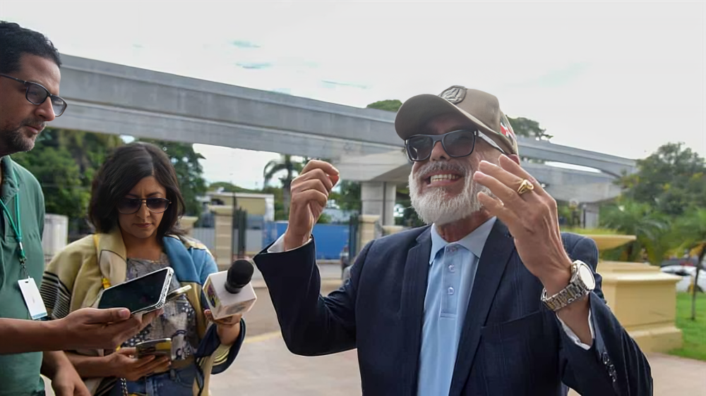 Caos en Santiago: Ángel Martínez expulsado del Palacio de Justicia mientras reclamaba pertenencias