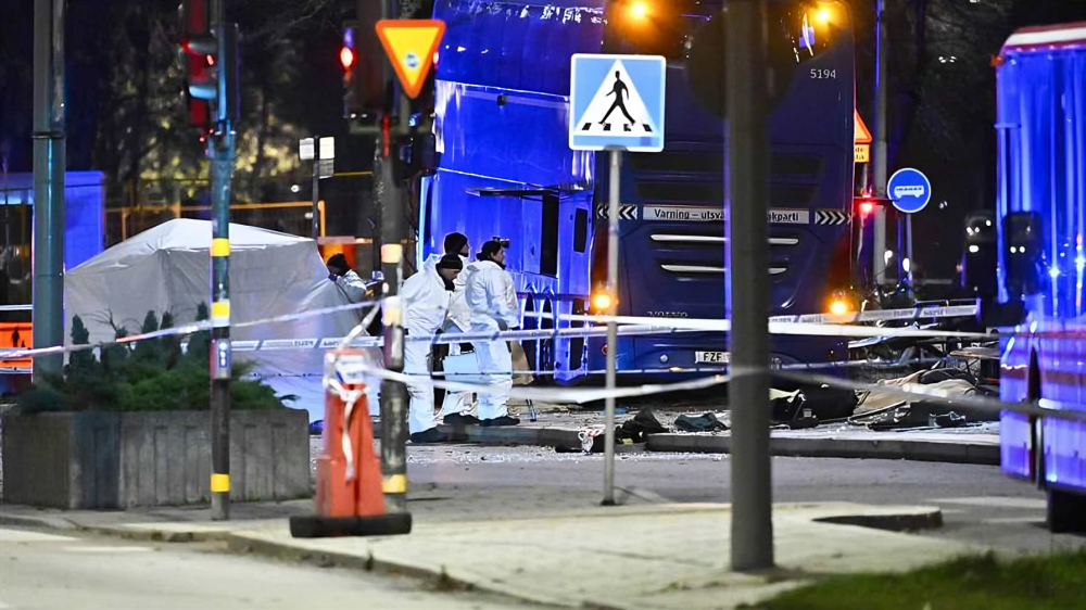 Autobús fuera de control atropella a varias personas en Estocolmo