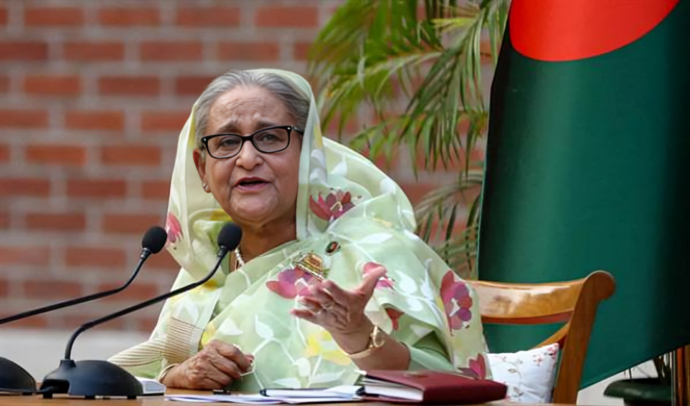 Condenan a muerte a ex primera ministra de Bangladés… y ella lo llama "persecución política”