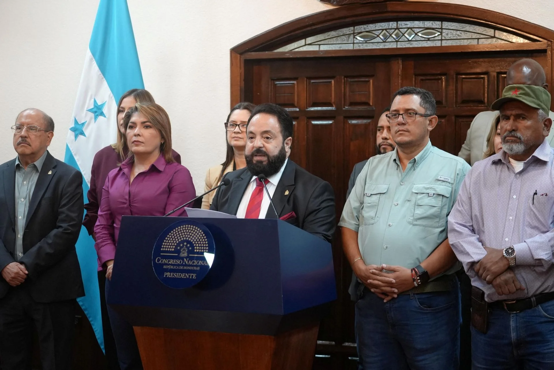 Parlamento de Honduras condena la “injerencia” de Trump en las elecciones generales