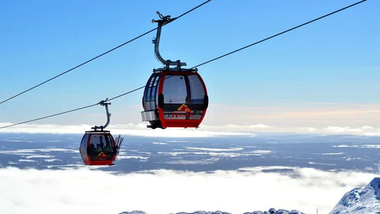 Incidente en teleférico deja cerca de un centenar de personas atrapadas en los Alpes italianos