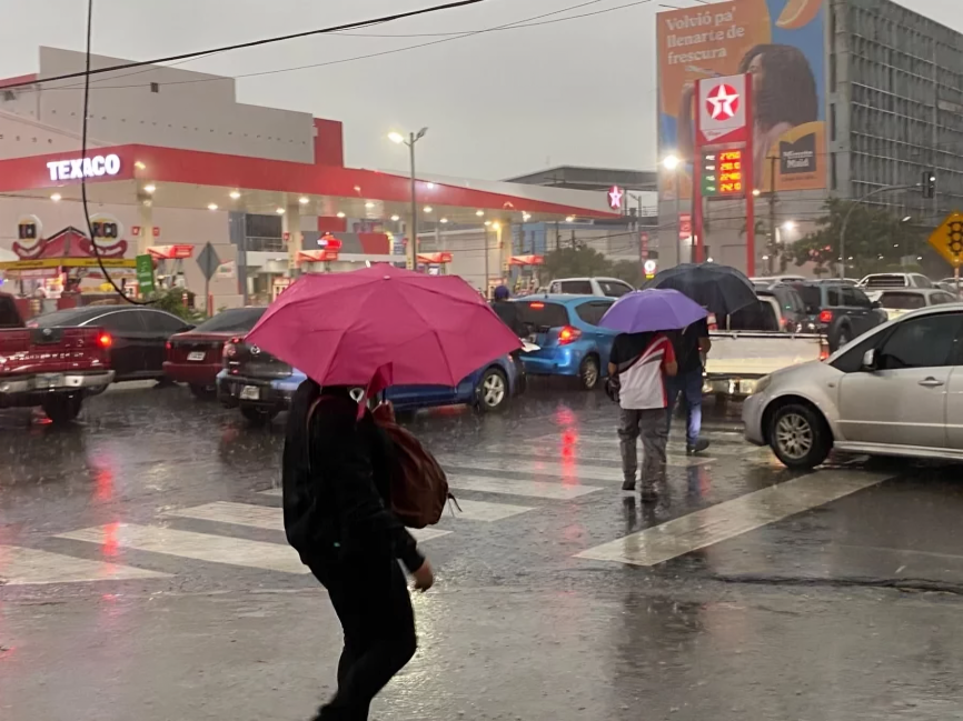 Ambiente fresco y lluvias dispersas por incidencia de vientos del noreste