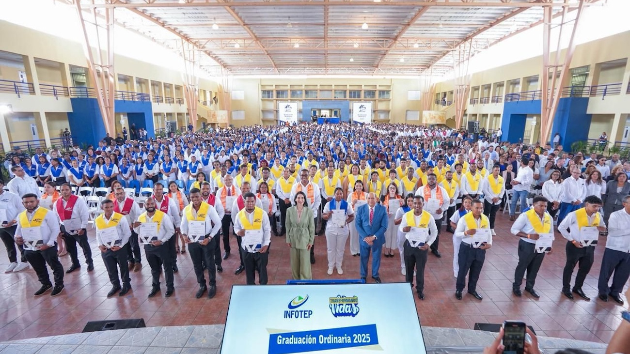 Primera dama encabeza graduación de 1,177 nuevos técnicos del Infotep en la región Este
