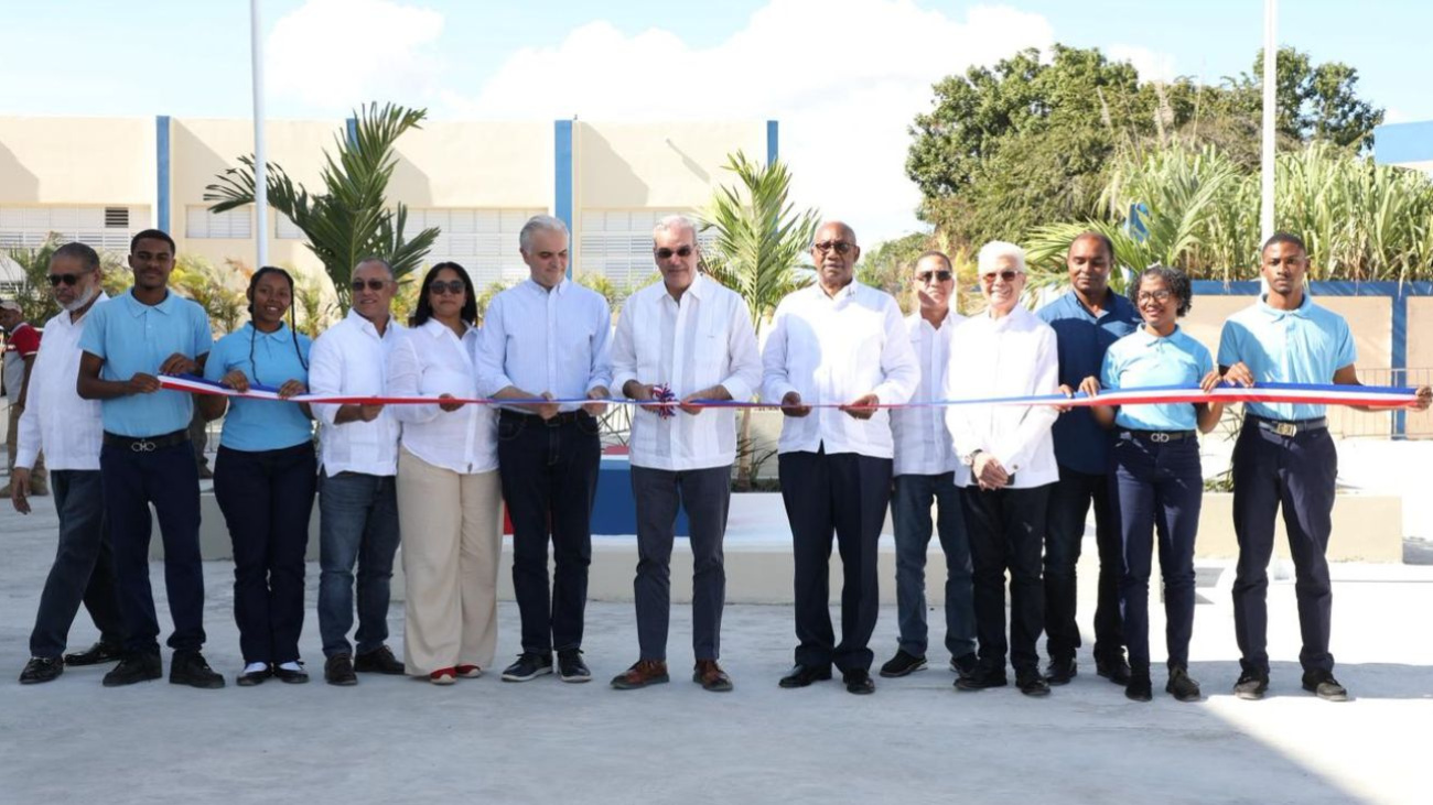 Presidente Abinader inaugura Liceo Experimental UASD en Elías Piña