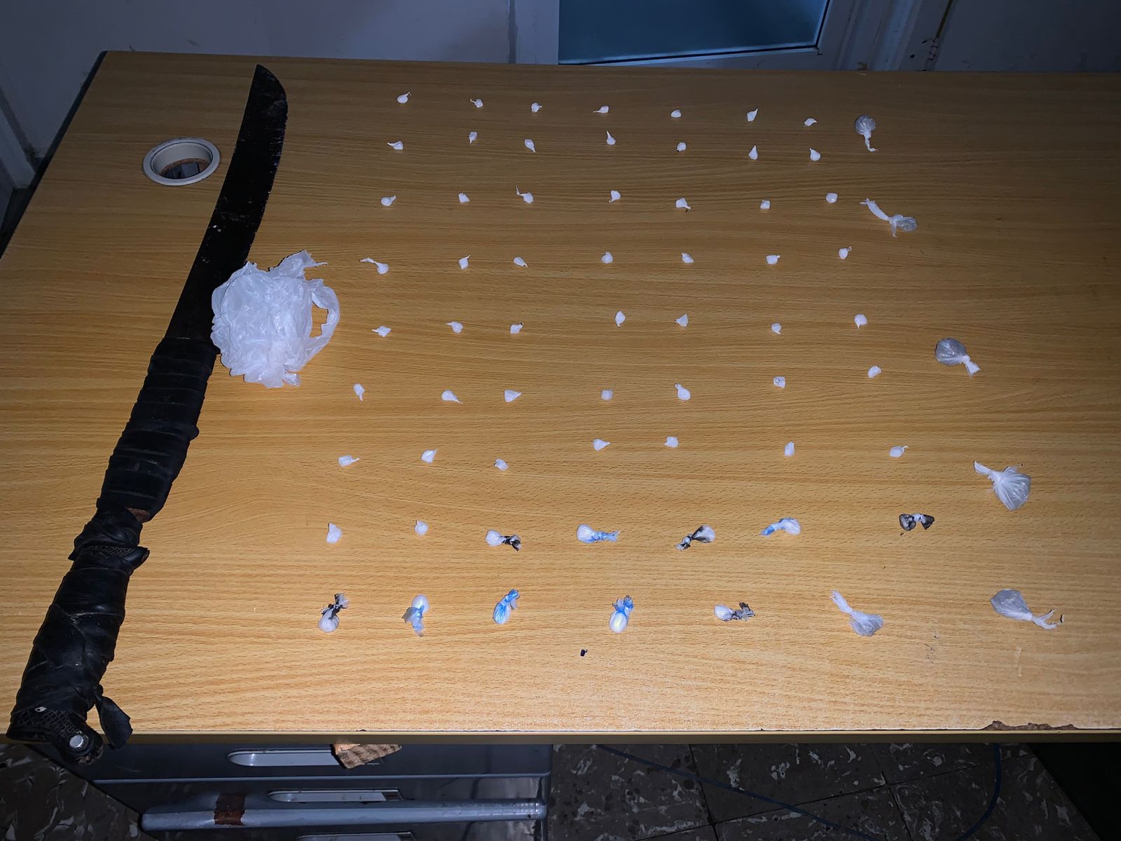 Incautan armas ilegales y más de 250 porciones de drogas durante operativos en Monte Plata