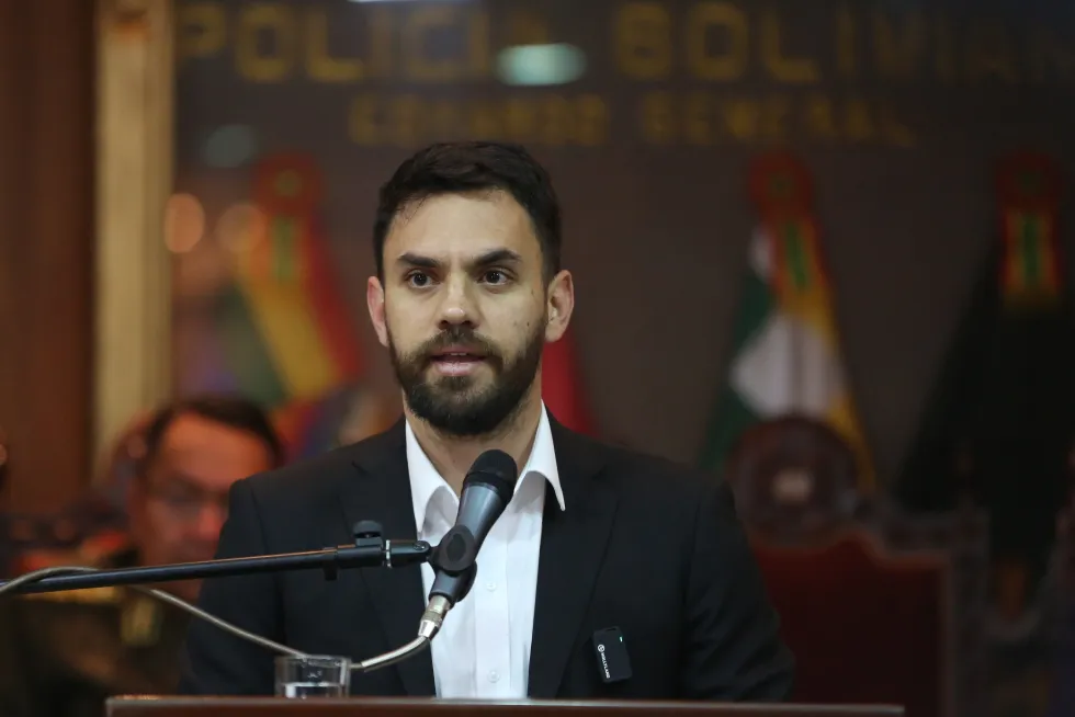 Exministro de Interior de Bolivia es detenido en aeropuerto por “obstrucción a la Policía”