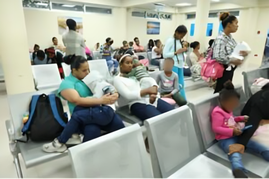 Más niños llenan hospitales por aumento de virus respiratorios en RD