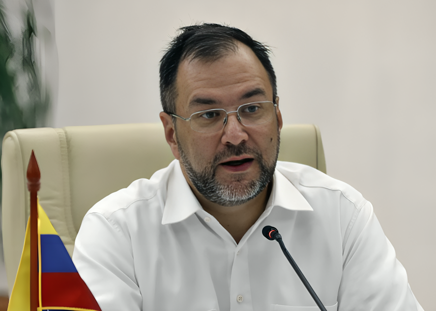 Canciller venezolano arremete contra sanciones y las califica de “corte militar”