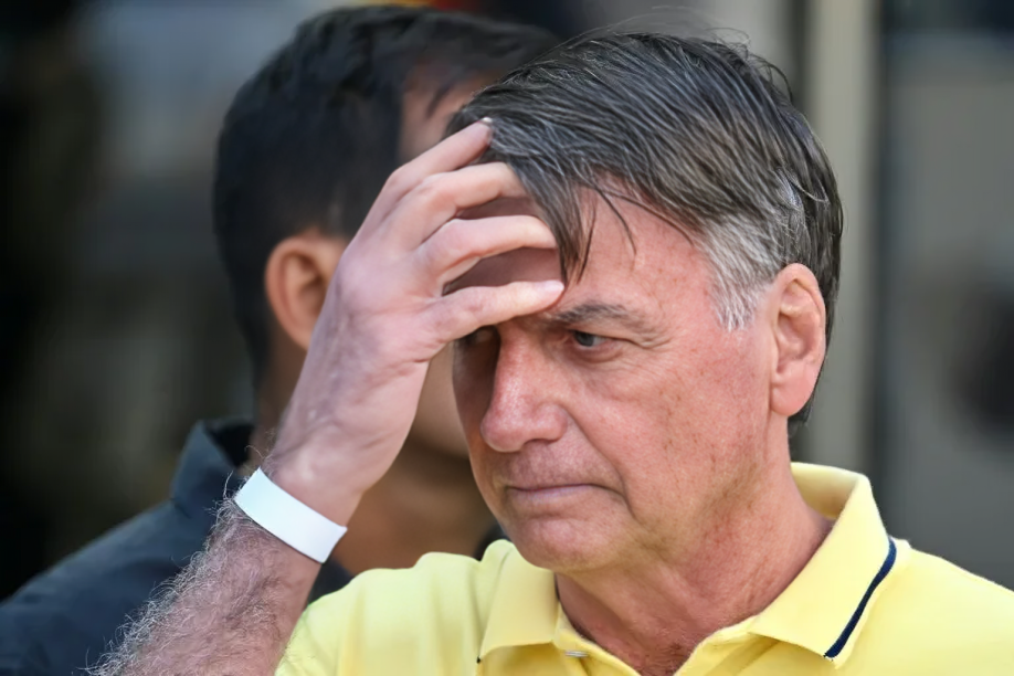 Bolsonaro continúa "estable" tras nuevo procedimiento por crisis de hipo
