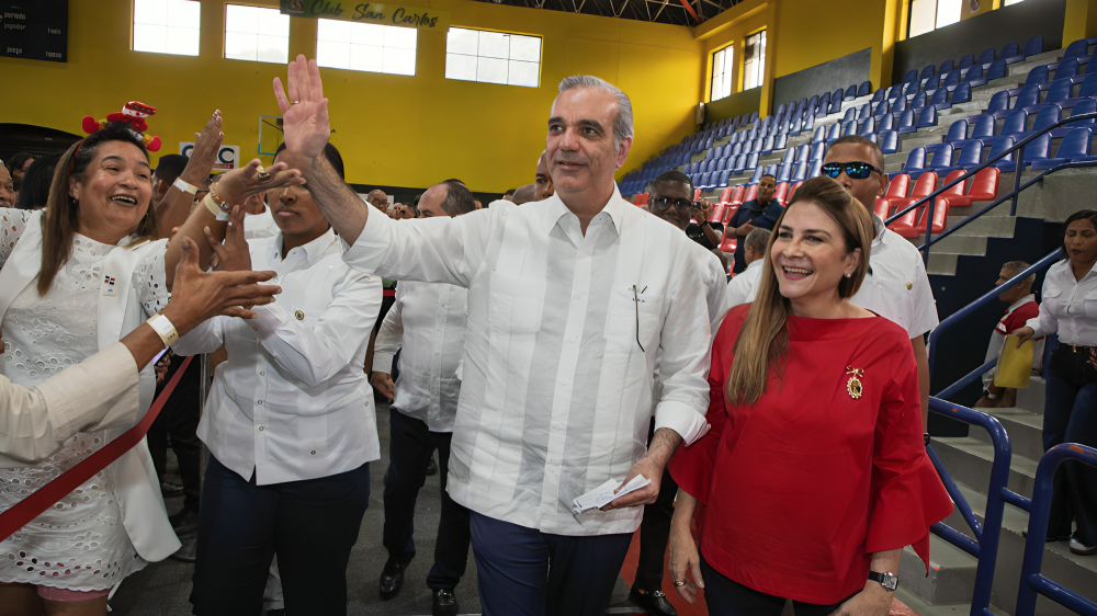 El presidente Abinader destaca avances y promete seguir de cerca del pueblo