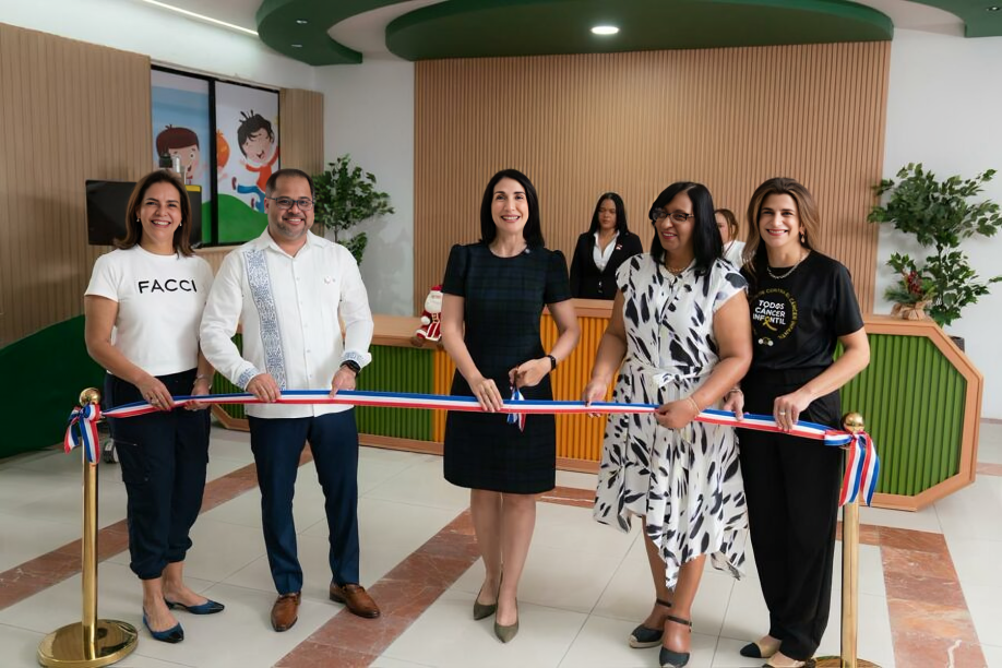 Primera Dama inaugura Torre Endoscópica y Ascensor en el Robert Reid Cabral