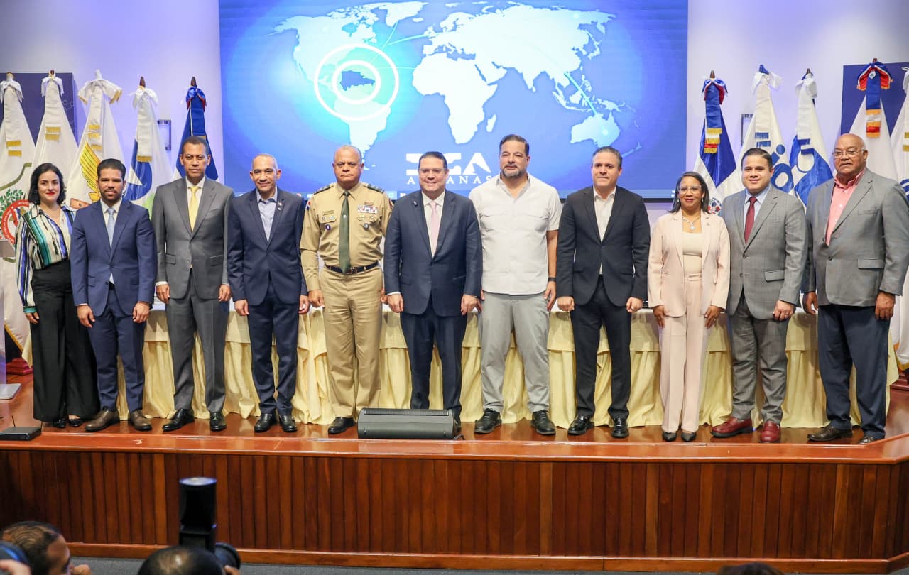 Aduanas firma acuerdo interinstitucional para acelerar aún más el despacho de contenedores