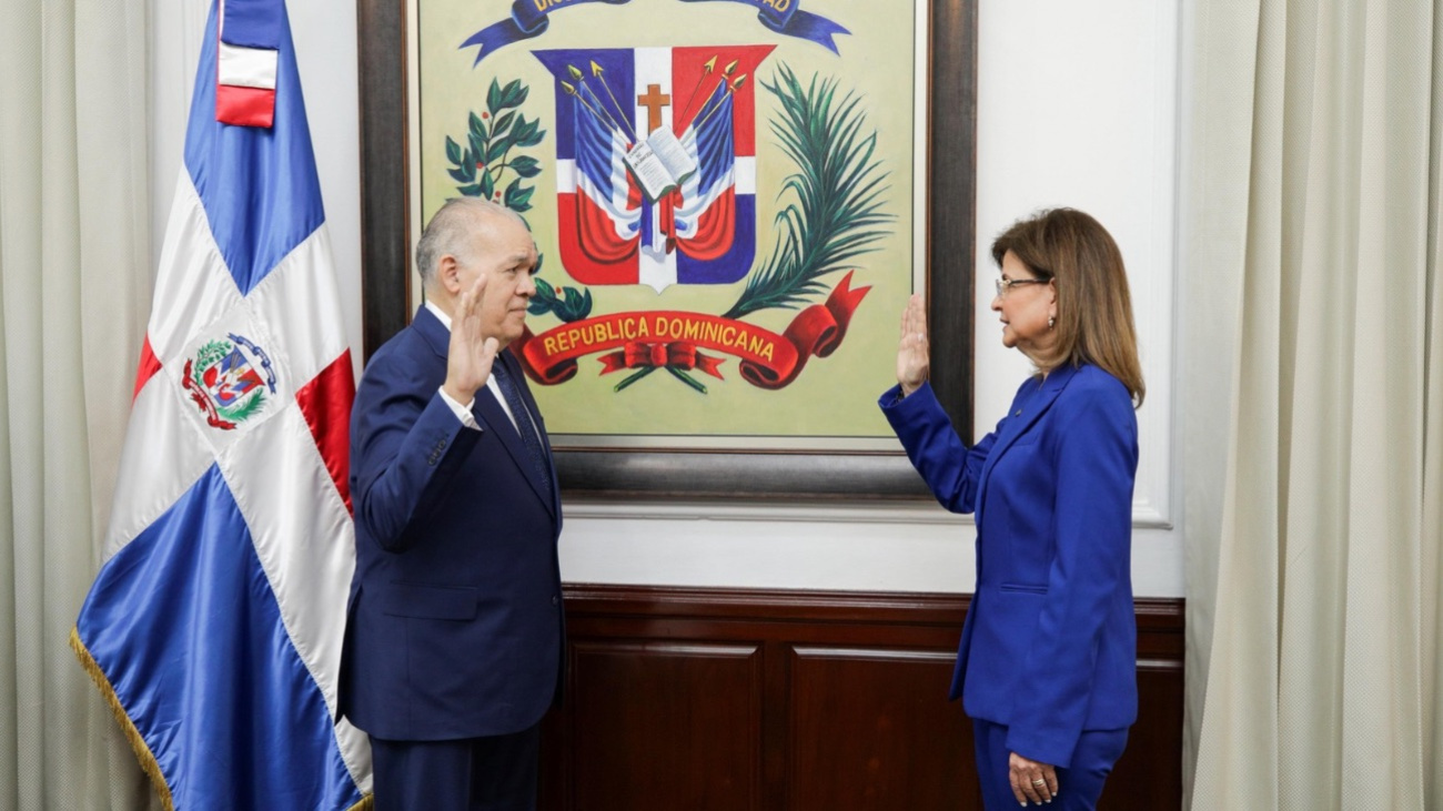 Vicepresidenta Raquel Peña juramenta a Pedro Urrutia como nuevo director de la DGII