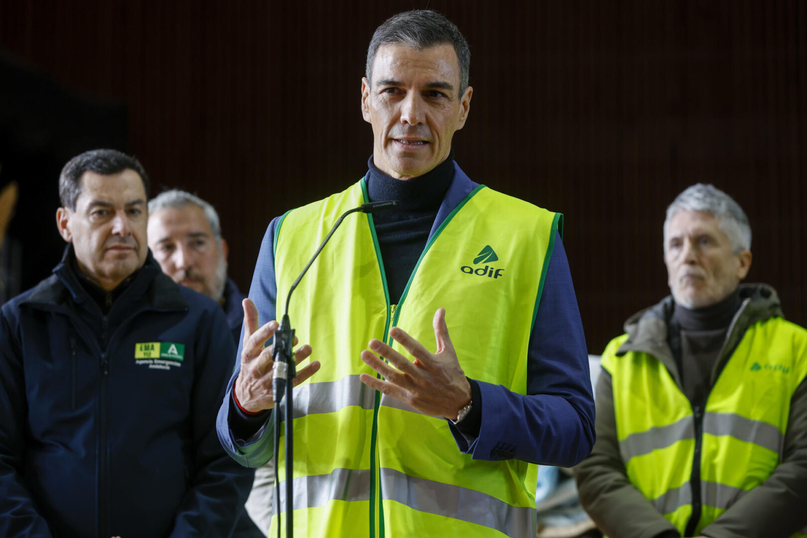 Pedro Sánchez promete esclarecer las causas del accidente ferroviario en Adamuz