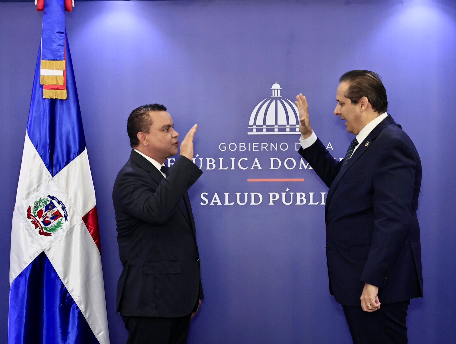 Ministro de Salud juramenta a Julio Landrón como nuevo director del SNS