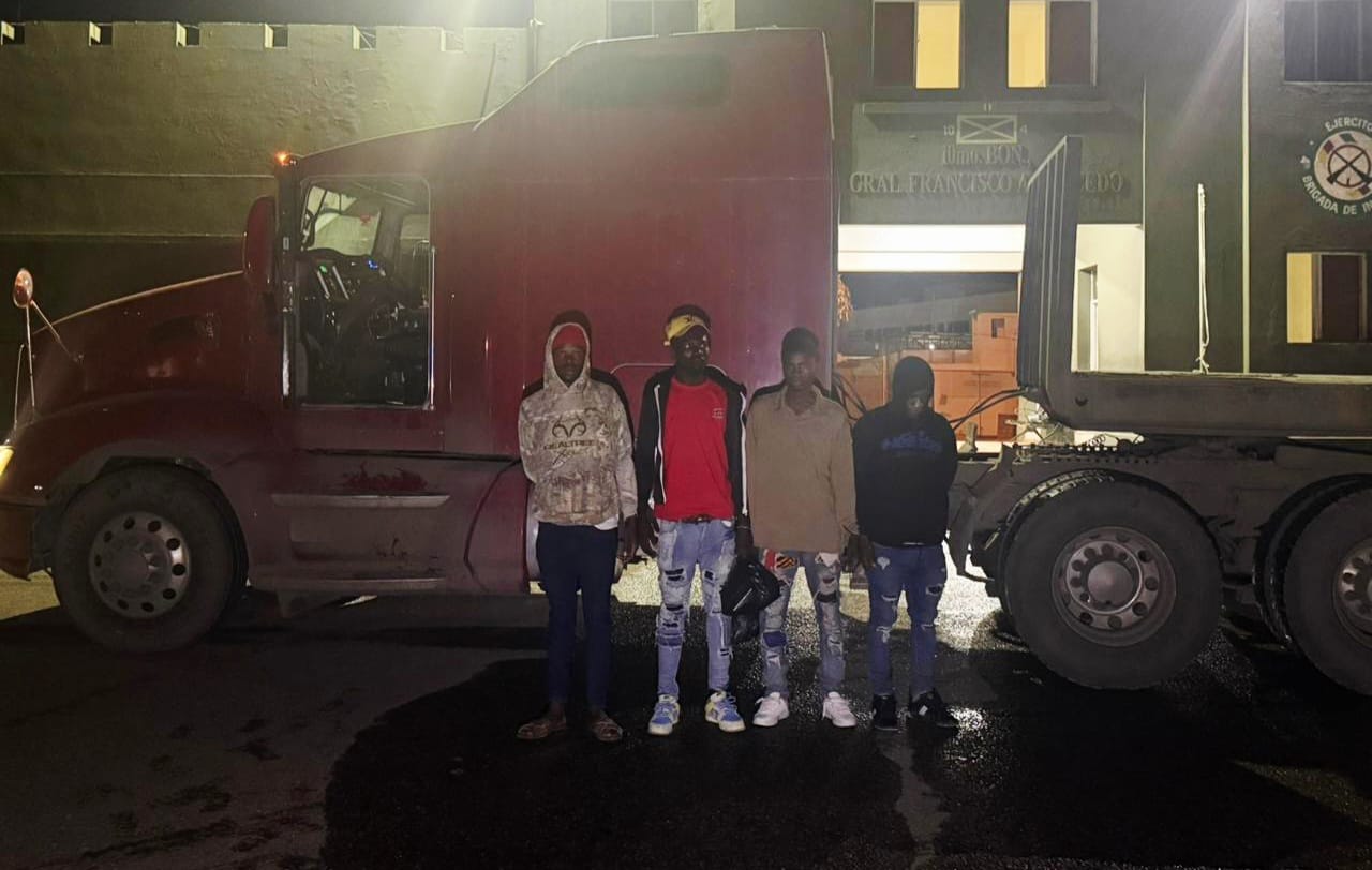 Detienen a un dominicano por transportar haitianos indocumentados en Dajabón
