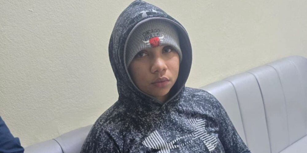 Se entrega joven acusada de matar a su hermana de 13 años en San Francisco de Macorís