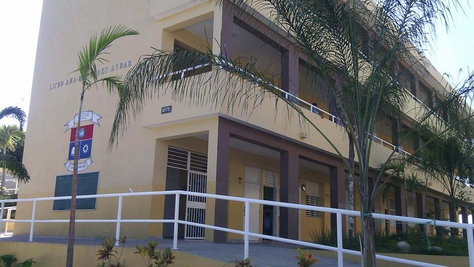 Agreden brutalmente a una estudiante de 14 años en una escuela de Santiago