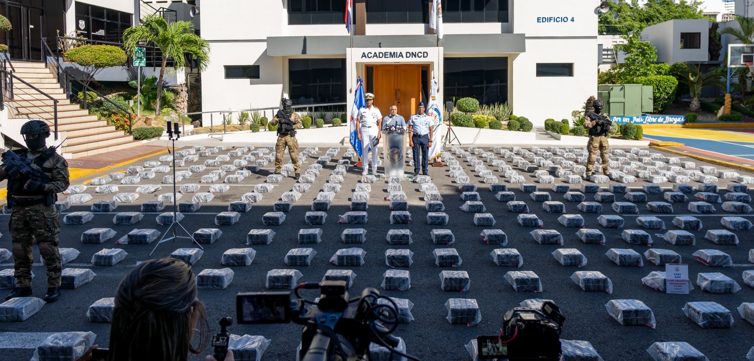 DNCD incauta más de dos toneladas de presunta cocaína en las costas de Baní