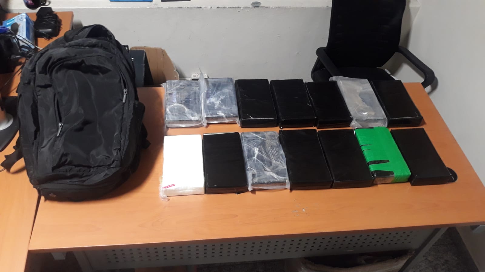 Arrestan a extranjera vinculada al decomiso de 14 paquetes de cocaína en el AILA