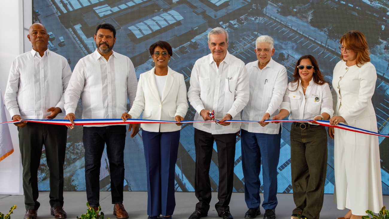 Presidente Abinader inaugura moderno mercado municipal en Higüey.