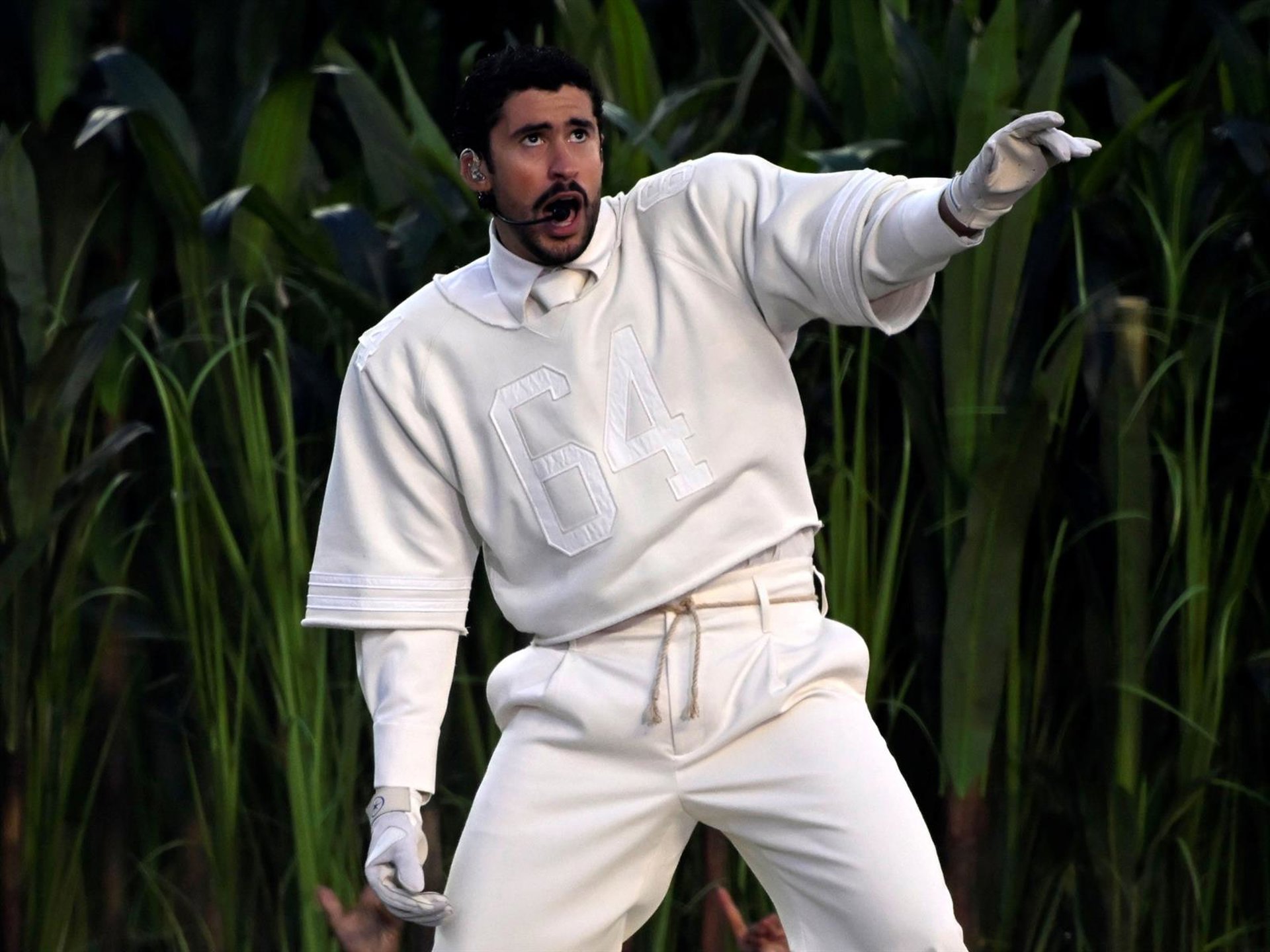 Republicanos piden “multar” y “encerrar” a Bad Bunny por su actuación en el Super Bowl