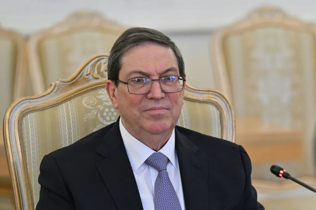 Canciller de Cuba acusa a EE.UU. de intentar provocar una “catástrofe humanitaria” en la isla