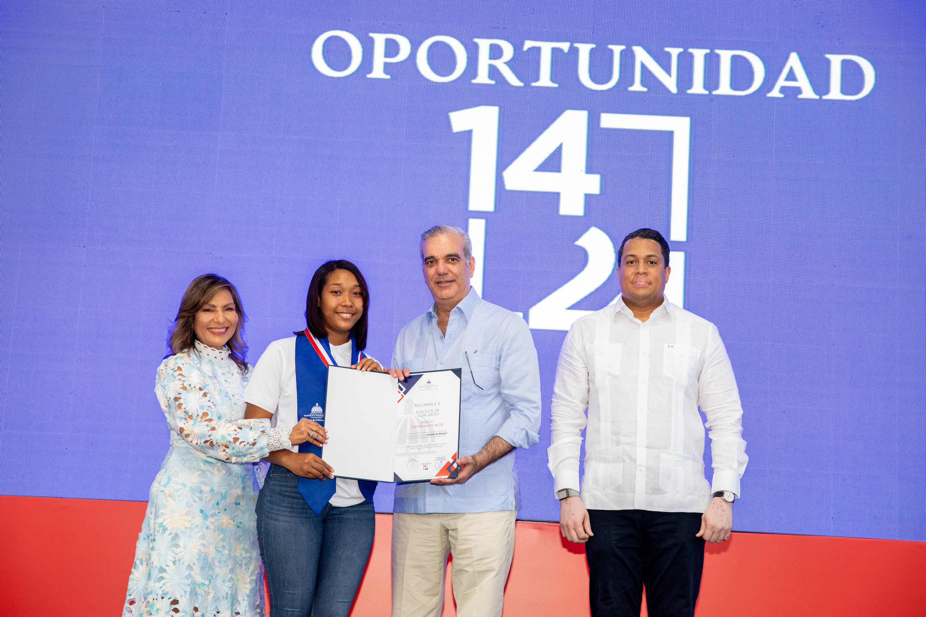 Oportunidad 14/24 gradúa más de 4,000 jóvenes en ceremonia encabezada por Luis Abinader
