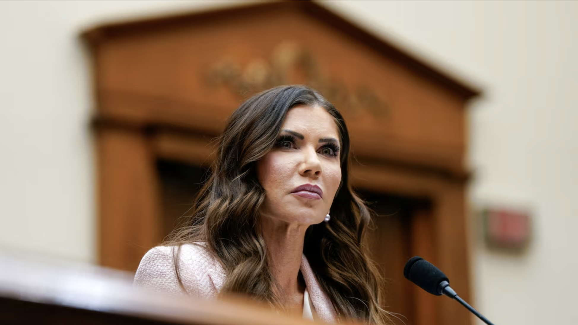 Trump destituye a Kristi Noem tras muertes de ciudadanos en operativos migratorios en Minneapolis