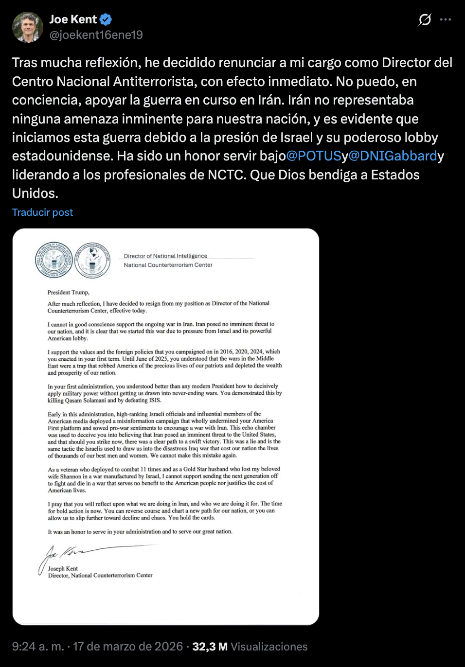 El funcionario estadounidense Joseph Kent dimitió de su cargo como director del Centro Nacional de Contraterrorismo de Estados Unidos en protesta por la guerra contra Irán. La renuncia del alto funcionario se produjo tras expresar su desacuerdo con el conflicto, que según afirmó fue impulsado por la presión de Israel y por lo que calificó como una campaña de desinformación.

Kent, exmiembro de las fuerzas especiales, se convirtió en el primer alto funcionario del gobierno del presidente Donald Trump en renunciar por su oposición a la actual ofensiva militar contra Irán. El anuncio fue realizado a través de una carta dirigida al mandatario estadounidense y posteriormente difundida en la red social X.

“No puedo, en conciencia, apoyar la guerra en curso en Irán”, expresó el funcionario en su carta de renuncia. En el documento también afirmó que el país persa no representaba una amenaza inmediata para Estados Unidos y sostuvo que la decisión de iniciar el conflicto estuvo influenciada por presiones externas.

En su misiva, Kent recordó que durante el primer mandato de Trump el presidente, según sus palabras, comprendía mejor cómo utilizar el poder militar sin involucrar al país en conflictos prolongados. Asimismo, señaló que durante años se consideró que las guerras en Oriente Medio habían provocado un alto costo humano y político para Estados Unidos.

El conflicto se intensificó luego de que en junio de 2025 Trump ordenara el bombardeo de instalaciones nucleares iraníes. La operación contó con la cooperación del gobierno de Benjamin Netanyahu y desencadenó una escalada militar entre ambos países que se prolongó durante doce días. Tras esos ataques, el presidente estadounidense aseguró que las capacidades nucleares iraníes habían sido destruidas e invitó a las autoridades de Teherán a iniciar negociaciones, sin que se lograra una solución diplomática.

Posteriormente, el mandatario ordenó una nueva oleada de ataques el 28 de febrero, también en coordinación con Israel. La actual campaña militar ha provocado ataques iraníes contra varios países de la región y el bloqueo casi total del estratégico estrecho de Ormuz, una de las principales rutas marítimas para el comercio energético mundial.

Impacto interno en Estados Unidos

La guerra con Irán también ha generado divisiones dentro del movimiento político MAGA (Make America Great Again), que respaldó el regreso de Trump al poder tras las elecciones de 2024. Algunos dirigentes y comentaristas conservadores consideran que el mandatario ha incumplido sus promesas de evitar nuevos conflictos armados.

En su carta, Kent sostuvo que al inicio de la administración se desarrolló una campaña de desinformación que buscaba presentar a Irán como una amenaza inmediata. Según explicó, esa estrategia habría influido en la decisión de iniciar las acciones militares.

El exdirector antiterrorista concluyó su mensaje pidiendo al presidente que reflexione sobre el rumbo del conflicto y advirtiendo que Estados Unidos no debería repetir errores del pasado relacionados con guerras prolongadas en Oriente Medio.