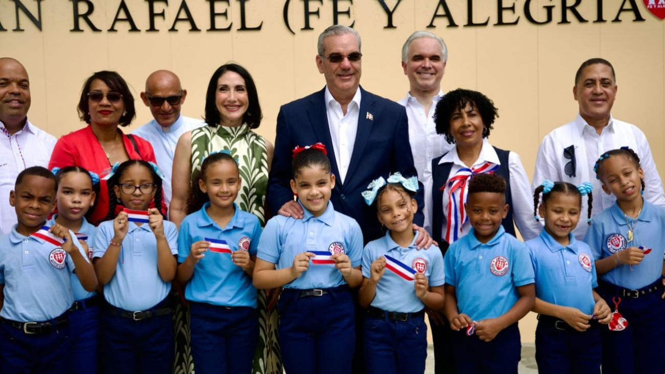 Presidente Abinader inaugura escuela primaria en el sector Domingo Savio