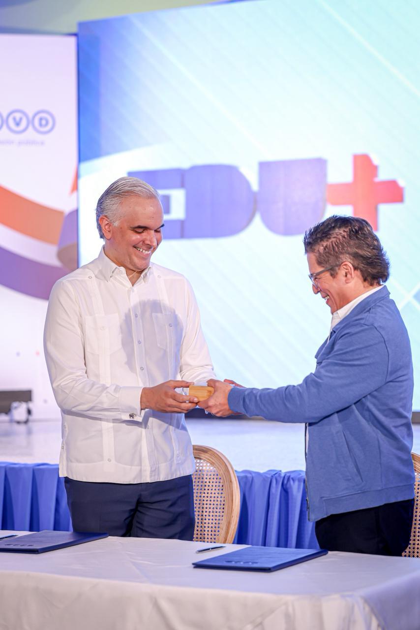 RTVD entrega “Trinitarios” al Minerd para enseñanza de la historia dominicana