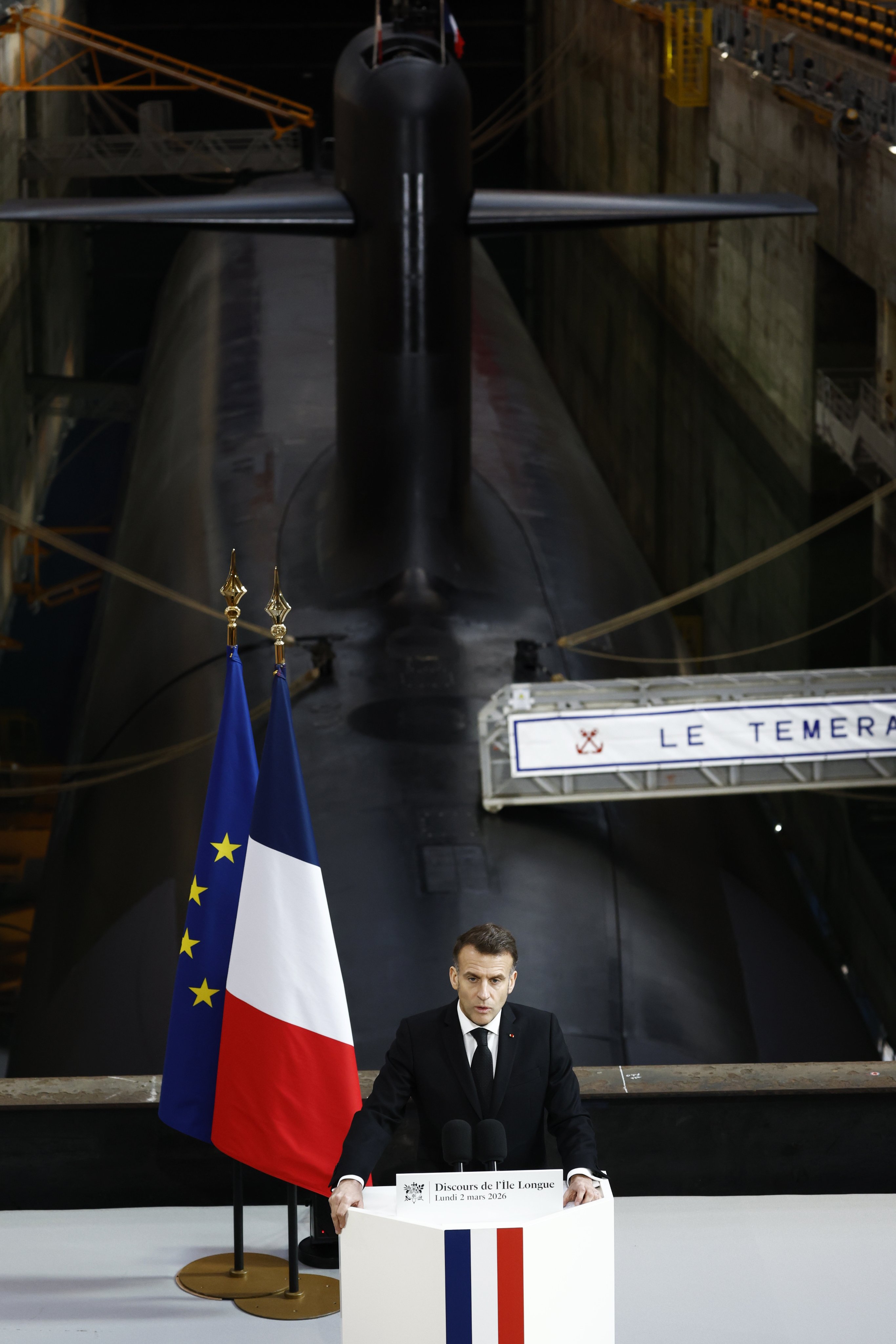 Arsenal nuclear francés se refuerza y Macron advierte que “no dudará en usarlo”