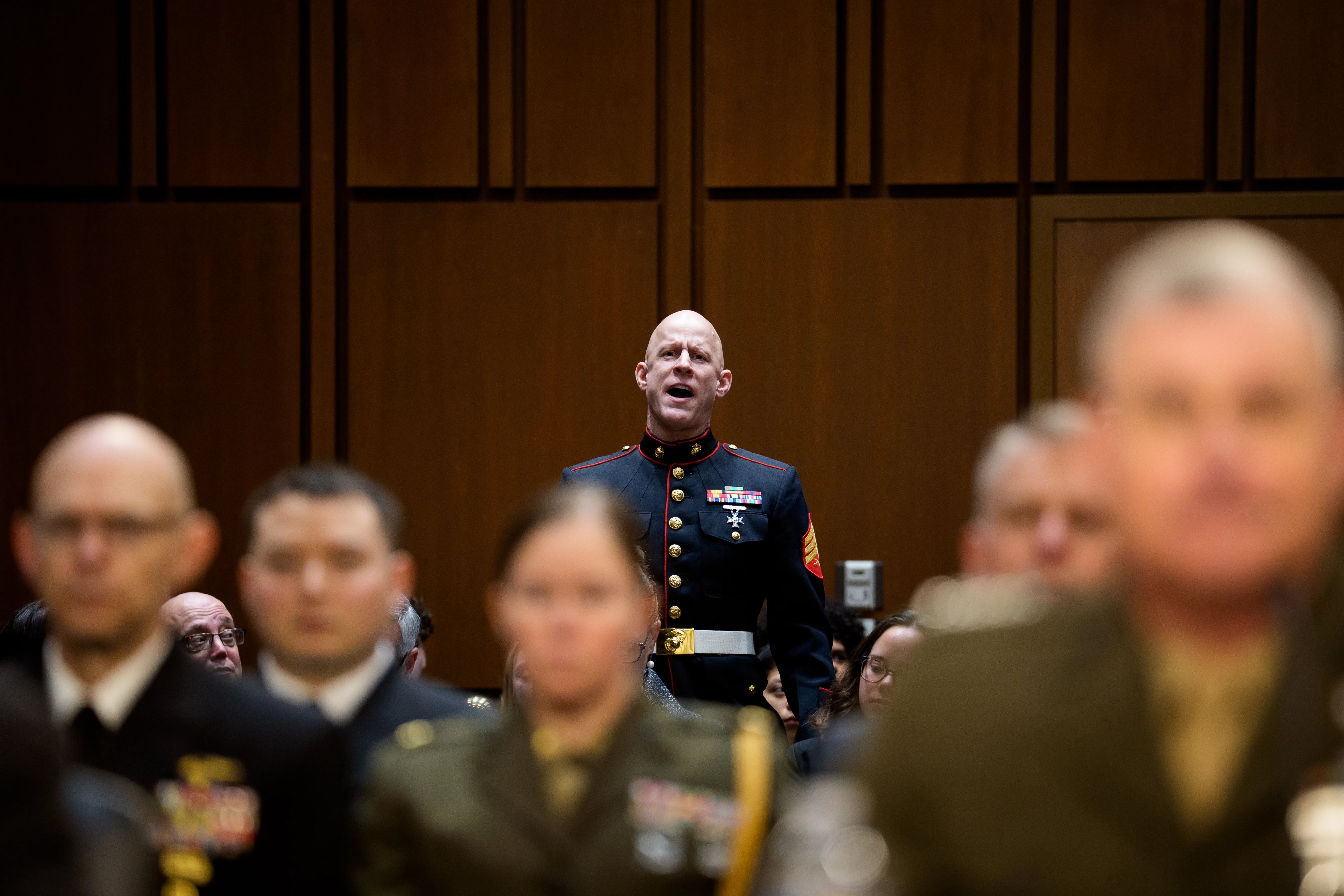 Protesta en Senado de EE.UU. termina con expulsión forzada de veterano que criticaba guerra en Irán