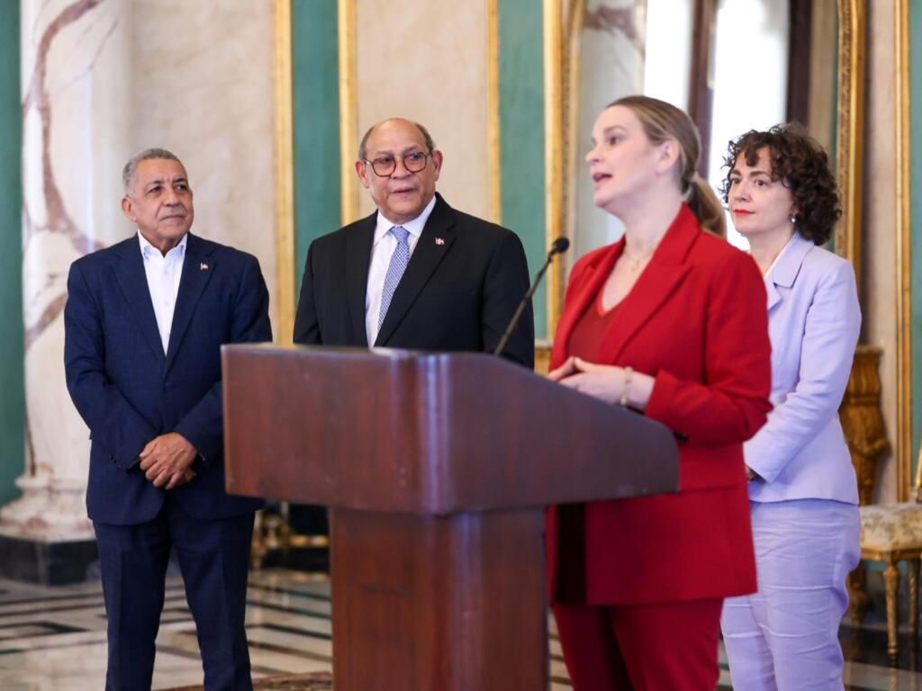 Margalida Prohens Rigo, presidenta de Baleares, es recibida en el Palacio Nacional