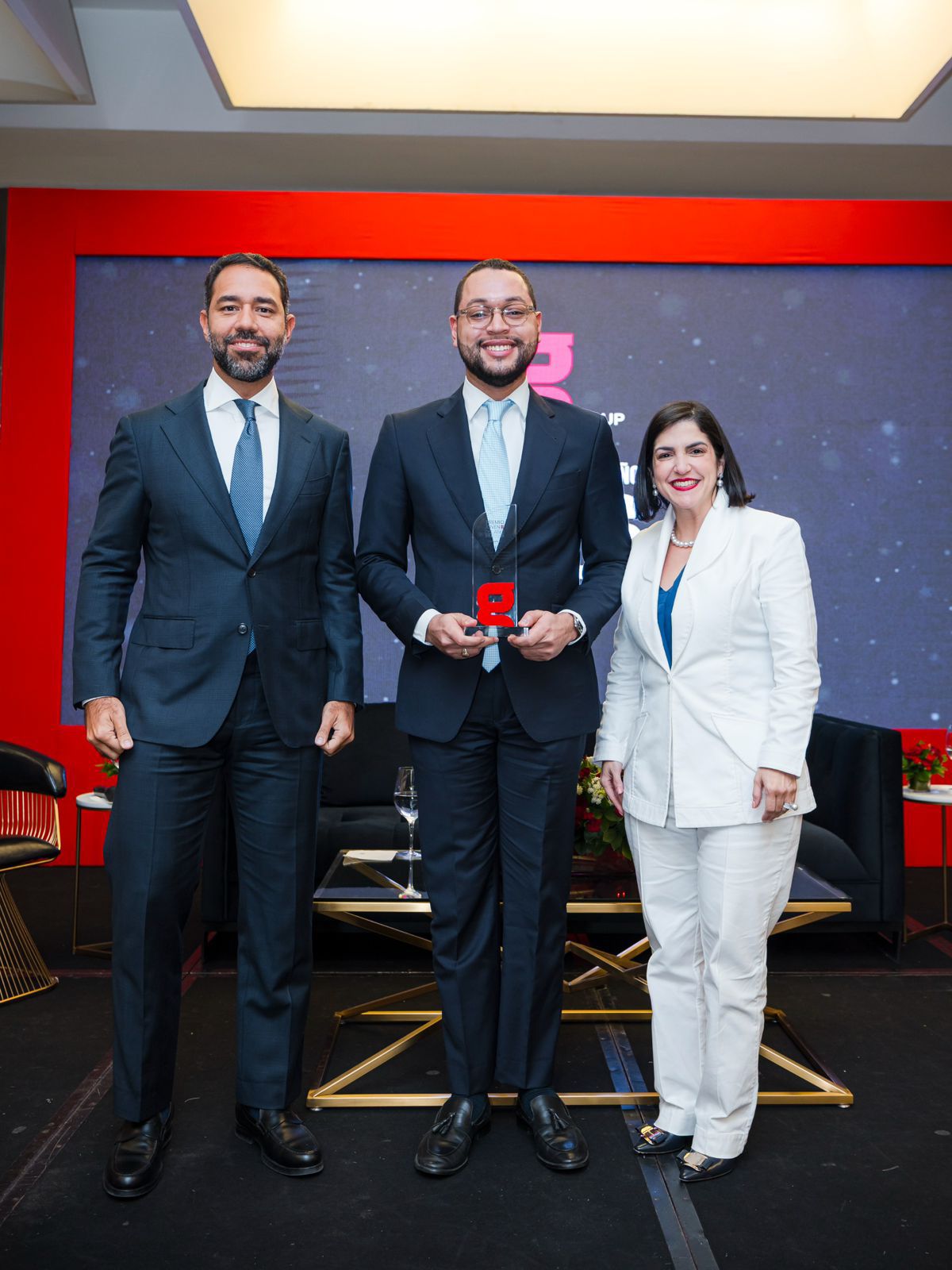 Cristian Cabrera es reconocido como Joven del Año 2026 en el renglón Comunicación