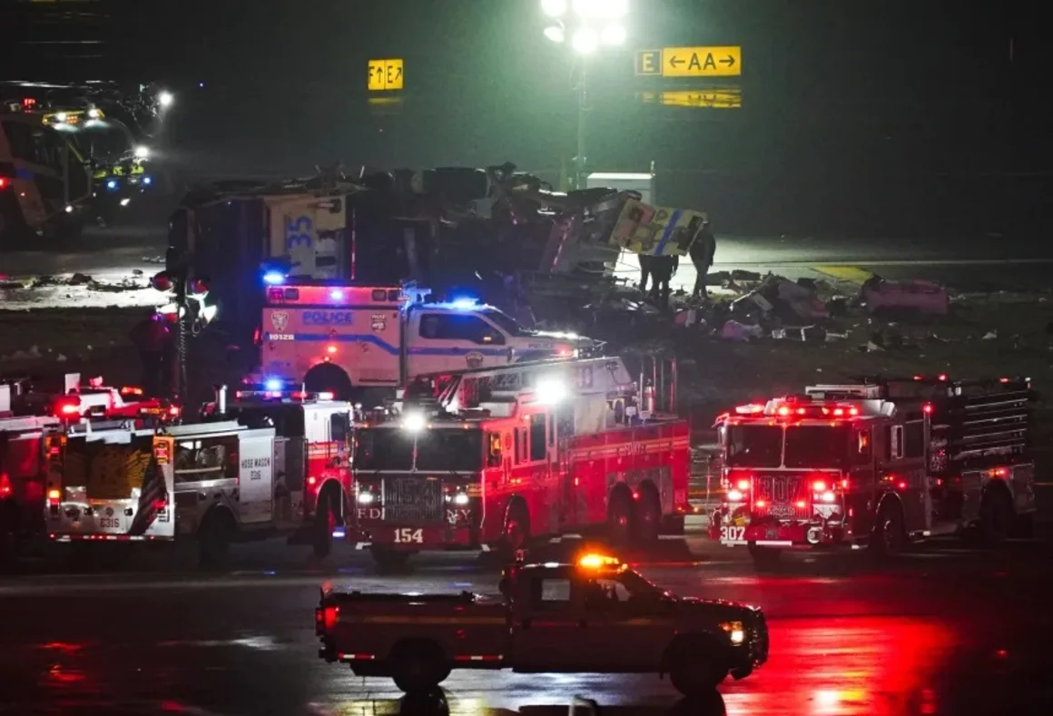 Colisión aérea: choque en LaGuardia de NY deja dos muertos y decenas de heridos