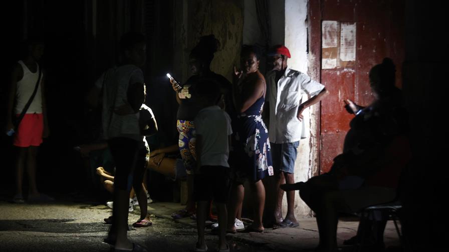 Falla eléctrica en Cuba deja sin servicio a dos tercios del país