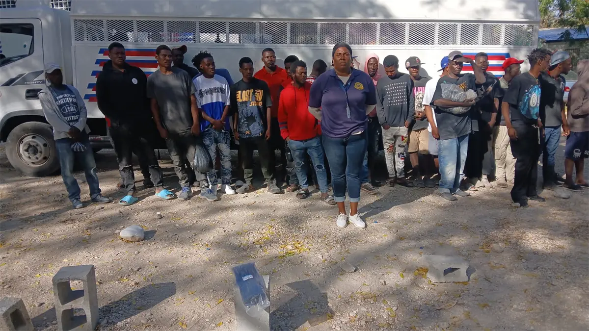 Detienen a 47 haitianos indocumentados durante operativo en Jimaní