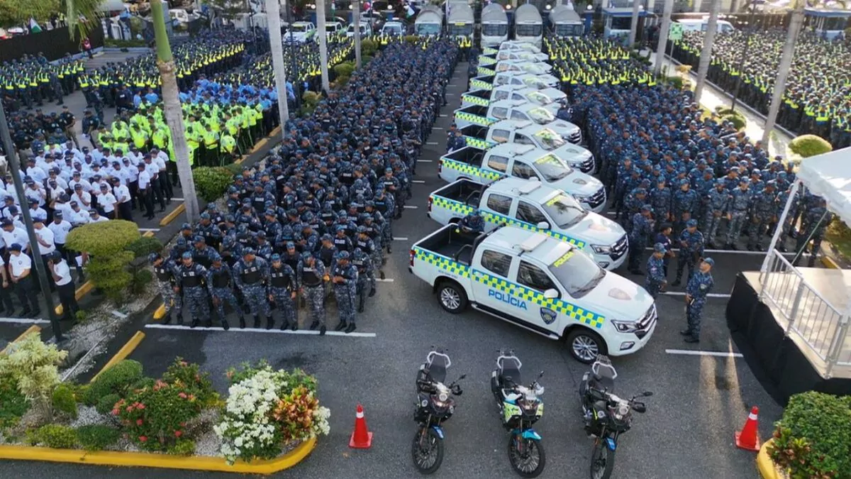 El presidente lanza “Proteger y Servir 2026” con más de 35,000 agentes para Semana Santa