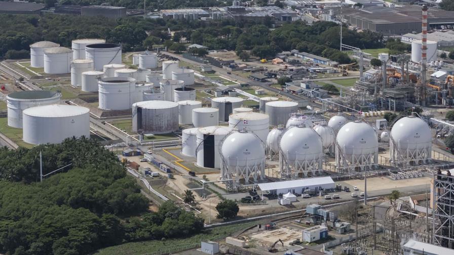 Reservas de combustible de Refidomsa cubrirían poco más de un mes en RD