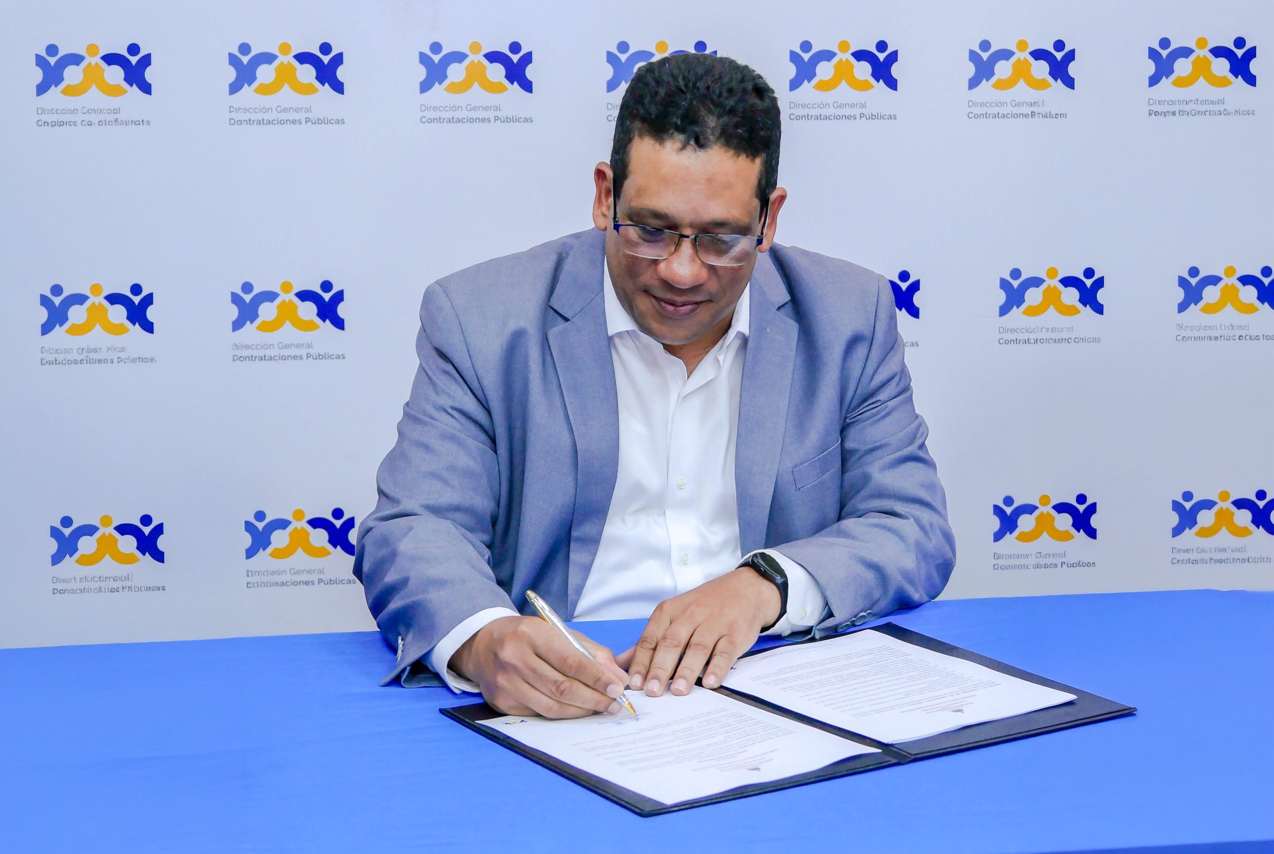 DGCP emite reglamento para simplificar trámites y fortalecer la transparencia en contrataciones públicas.