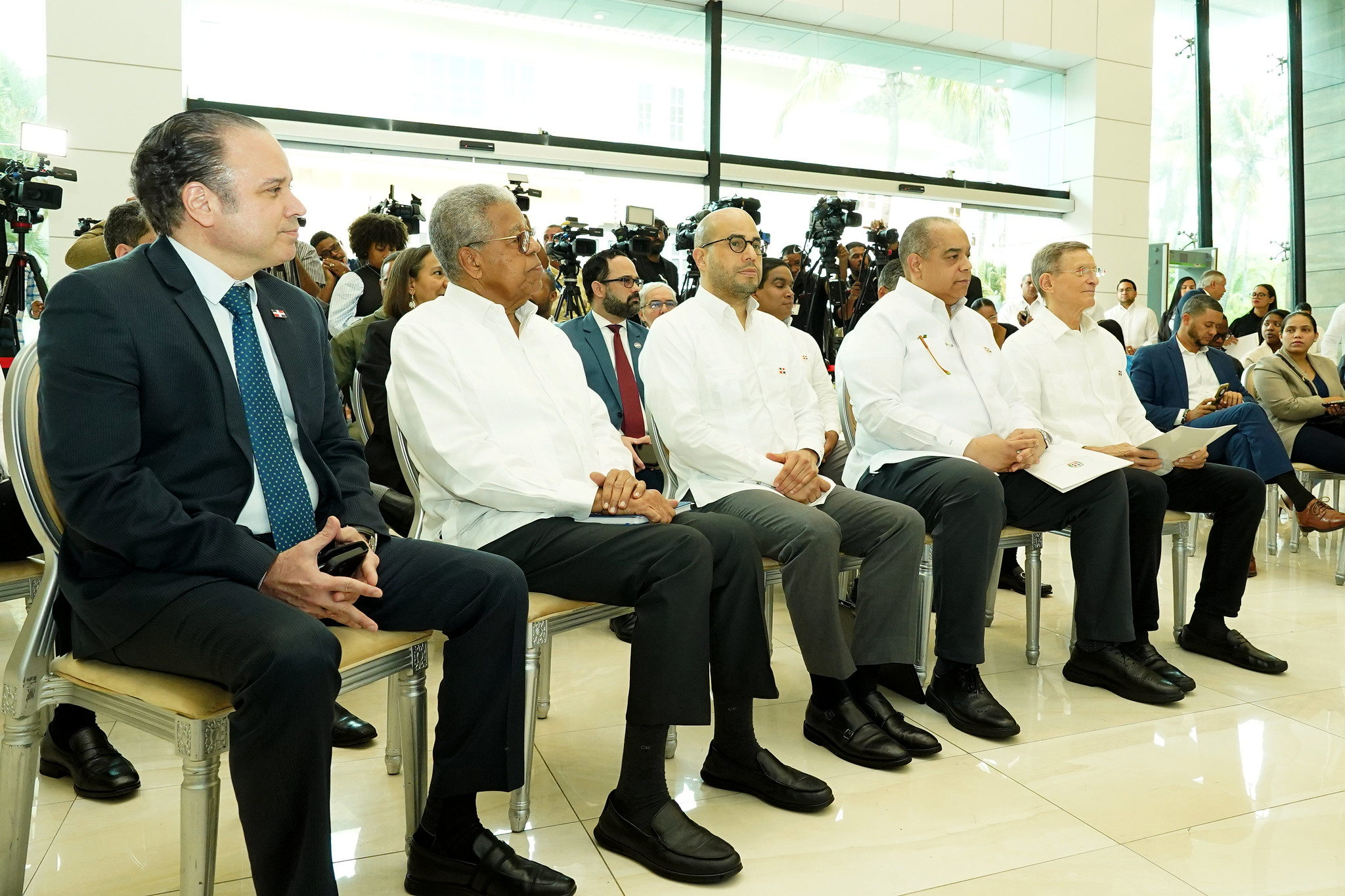 Reforma consular establece que ingresos de consulados dominicanos irán al Estado 