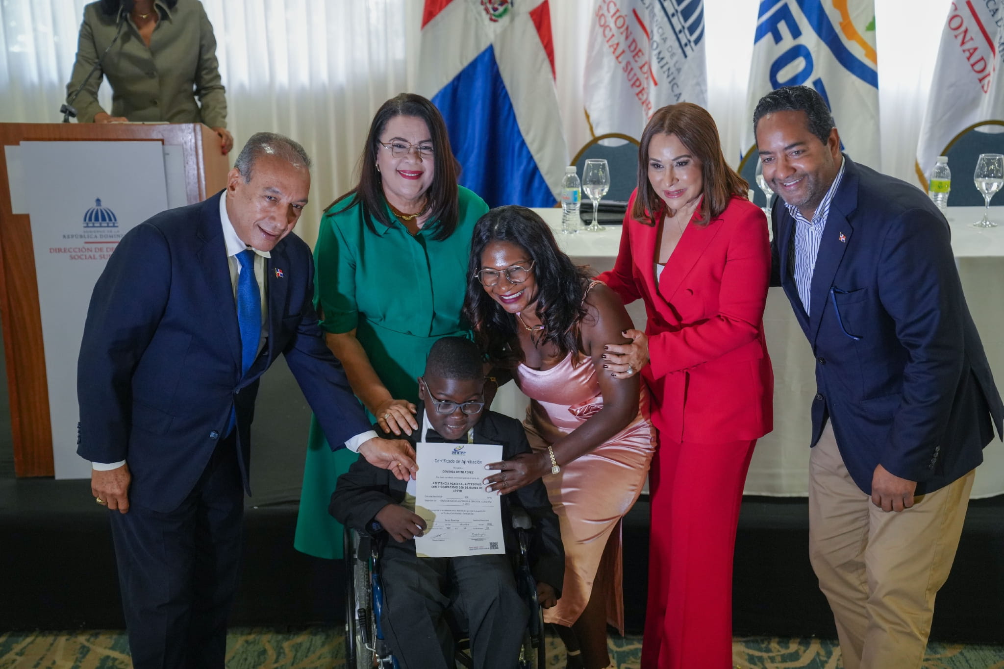 Supérate gradúa a 55 madres y padres en cuidados para personas con discapacidad