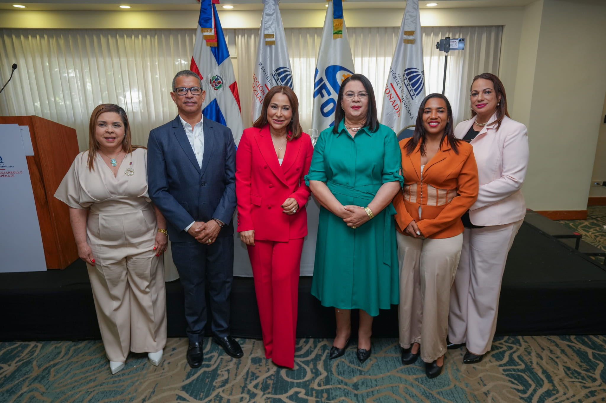 Supérate gradúa a 55 madres y padres en cuidados para personas con discapacidad